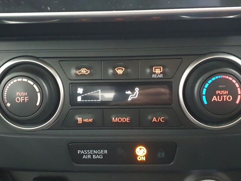 More views of Nissan Leaf