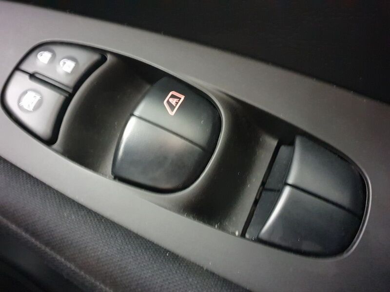 More views of Nissan Leaf