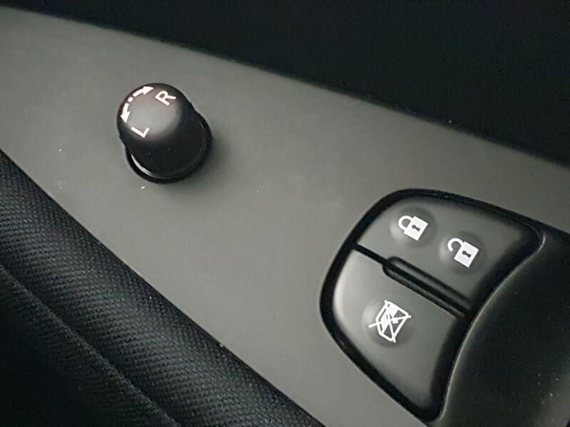 More views of Nissan Leaf