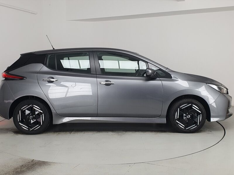 More views of Nissan Leaf