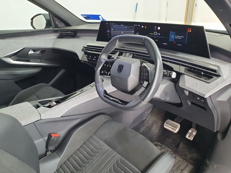 More views of Peugeot 5008