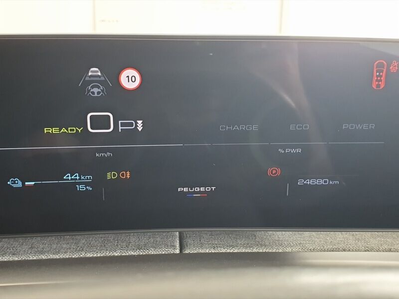 More views of Peugeot 5008
