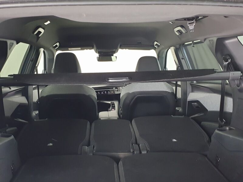 More views of Peugeot 5008