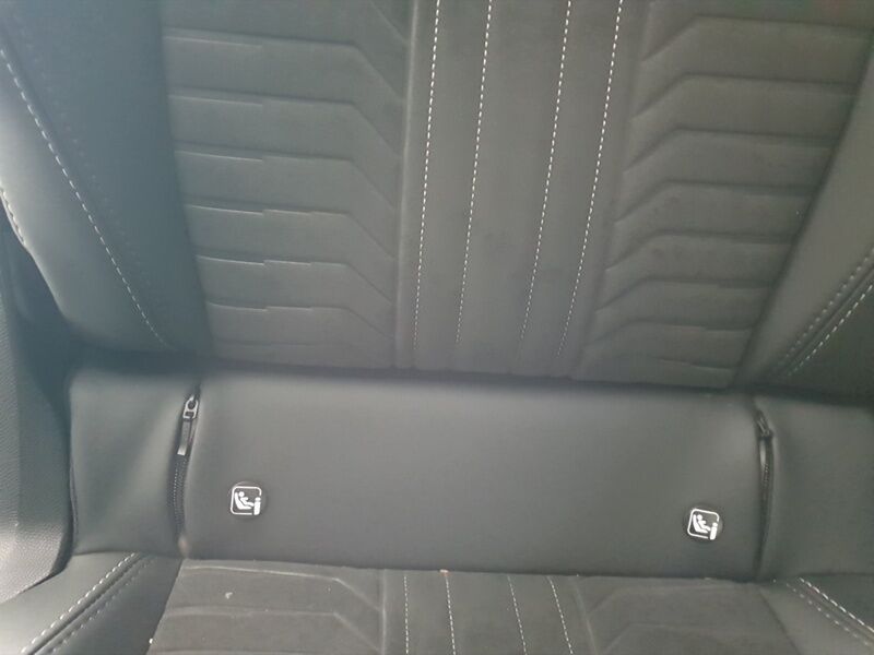 More views of Peugeot 5008