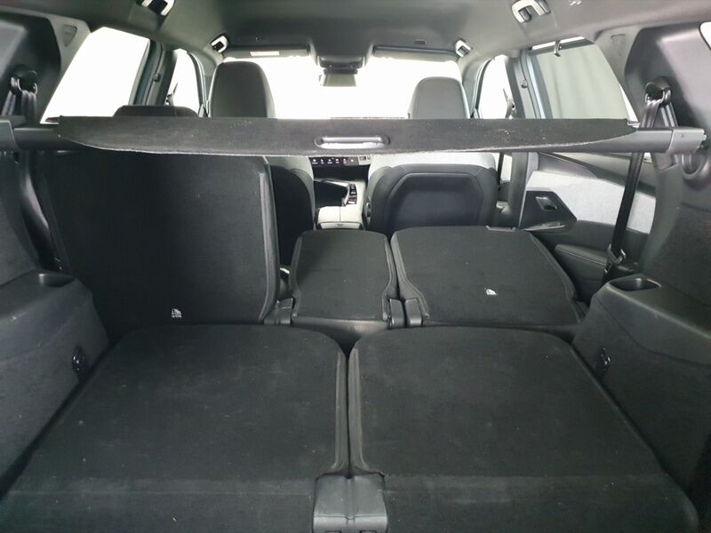 More views of Peugeot 5008