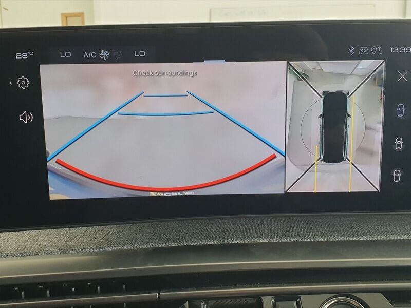 More views of Peugeot 5008