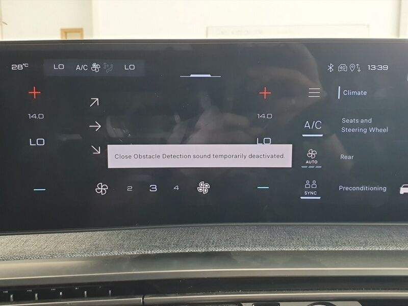 More views of Peugeot 5008
