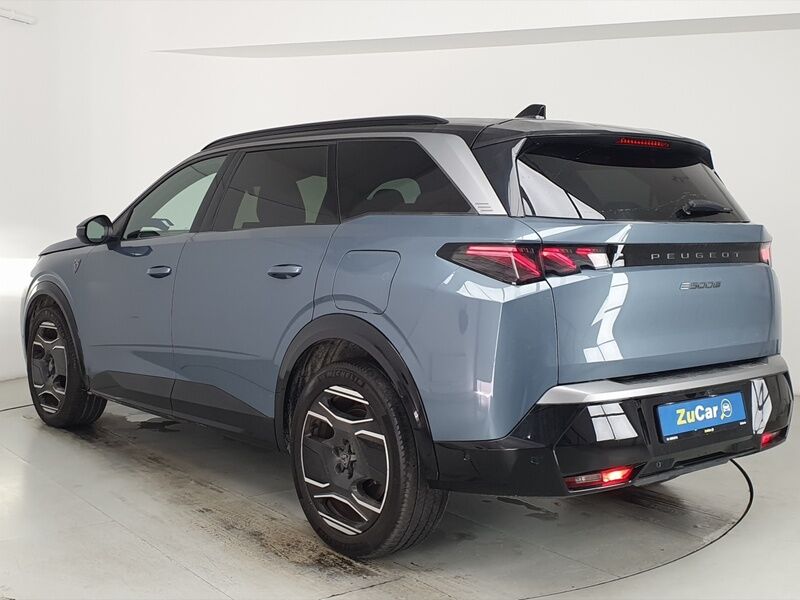 More views of Peugeot 5008