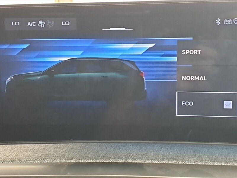 More views of Peugeot 5008