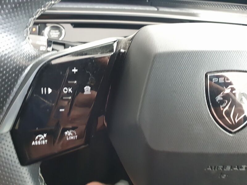 More views of Peugeot 5008