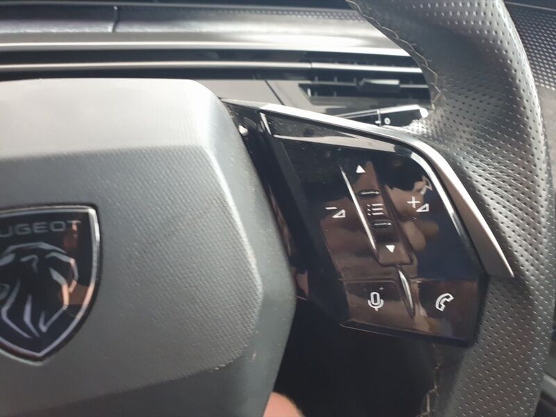 More views of Peugeot 5008
