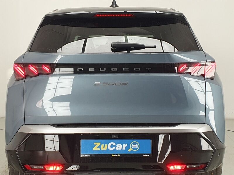 More views of Peugeot 5008