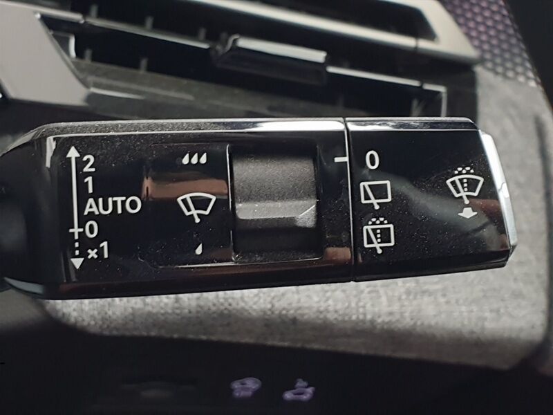 More views of Peugeot 5008