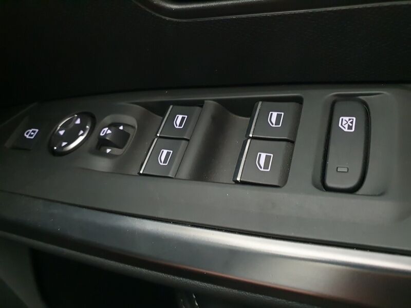 More views of Peugeot 5008