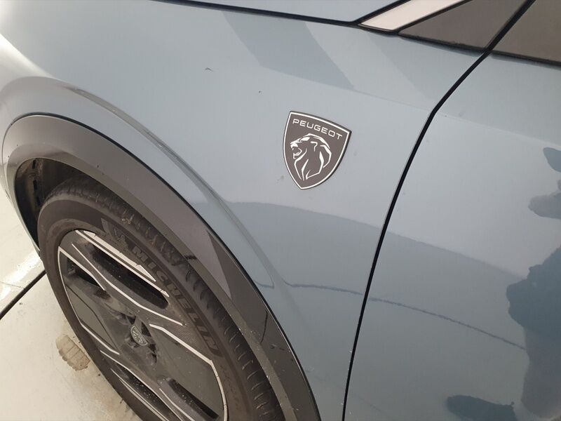 More views of Peugeot 5008