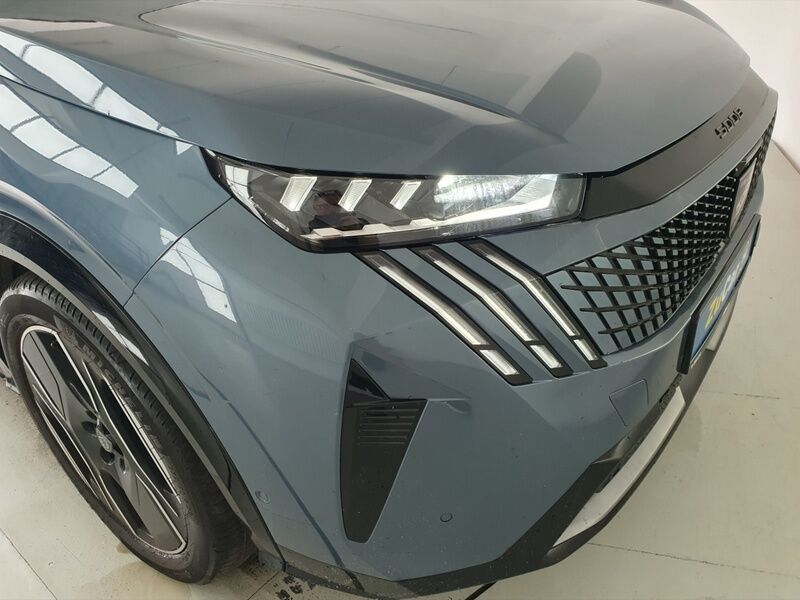 More views of Peugeot 5008