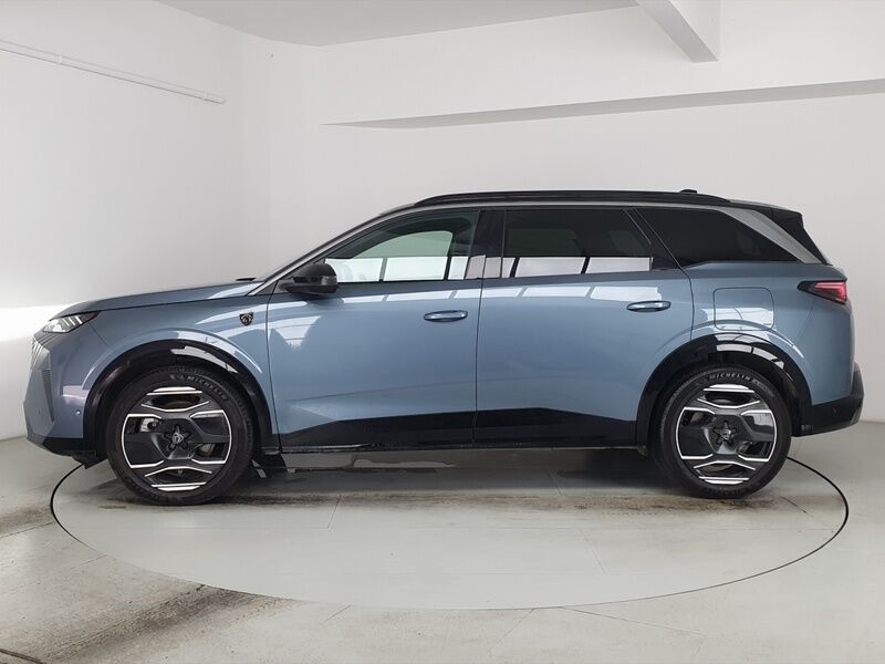 More views of Peugeot 5008