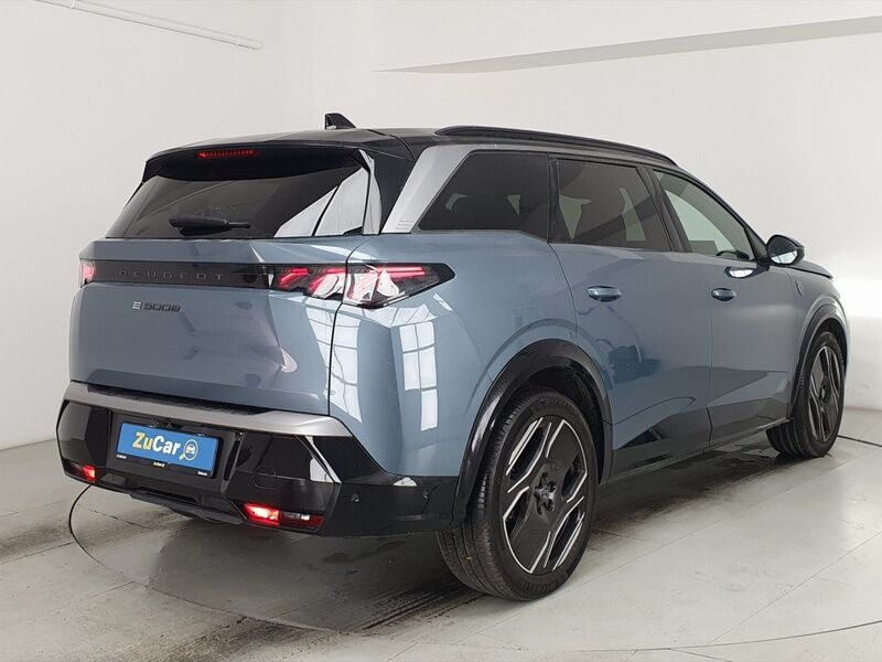 More views of Peugeot 5008