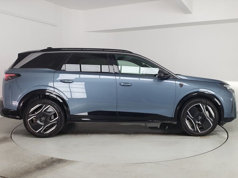 More views of Peugeot 5008