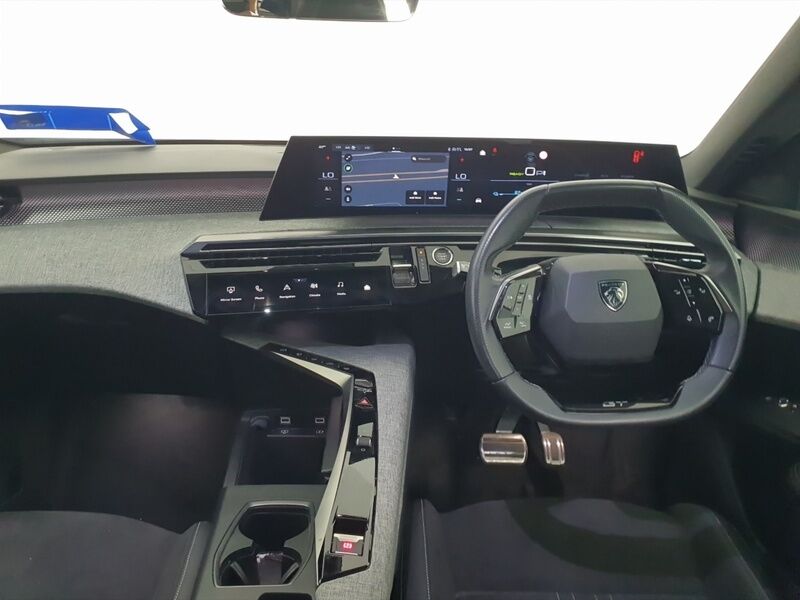 More views of Peugeot 5008