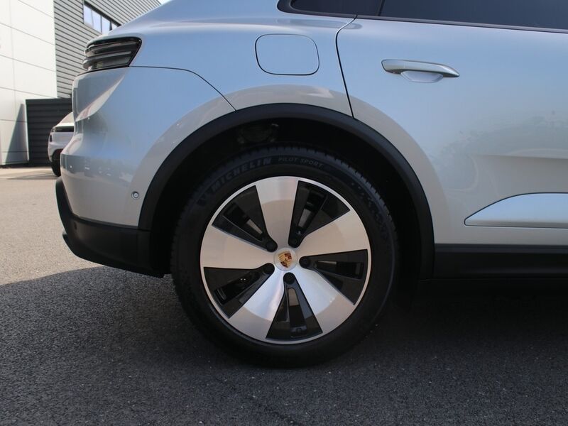 More views of Porsche Macan