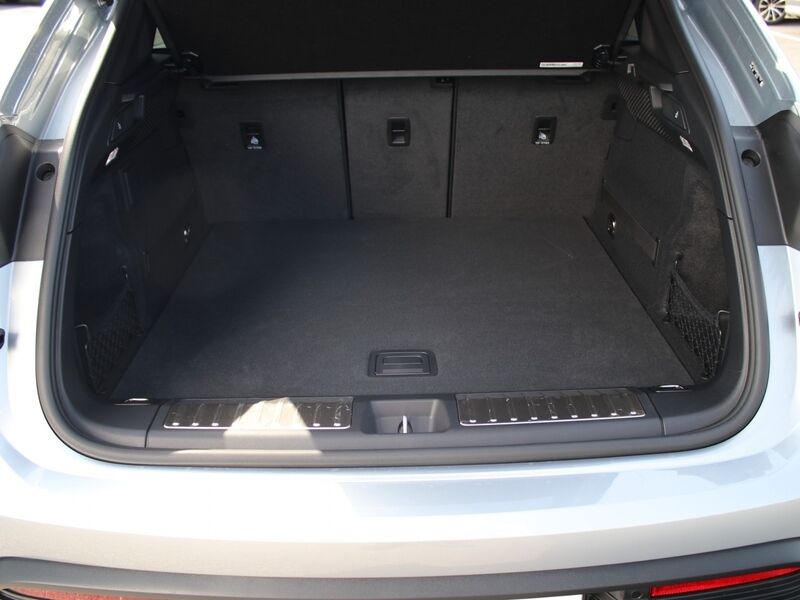 More views of Porsche Macan