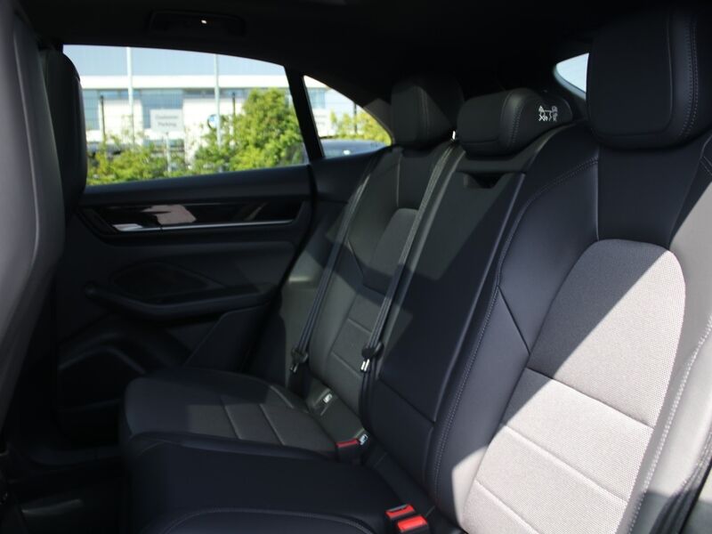 More views of Porsche Macan