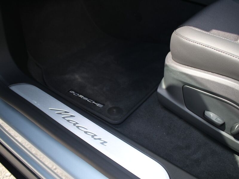 More views of Porsche Macan