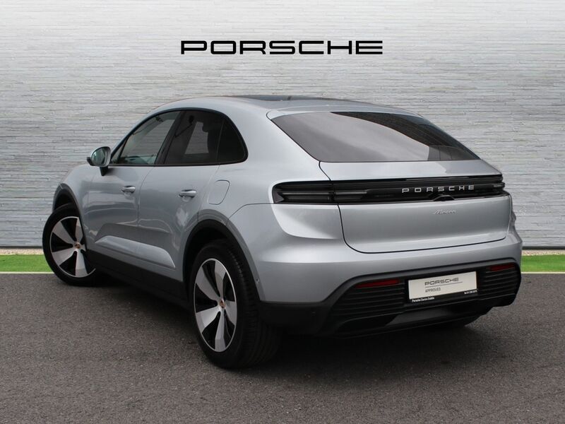 More views of Porsche Macan