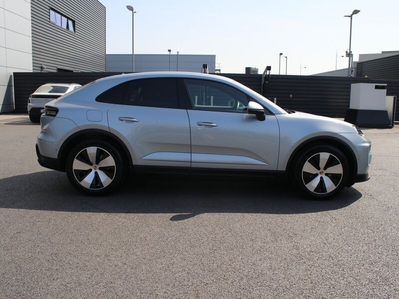 More views of Porsche Macan