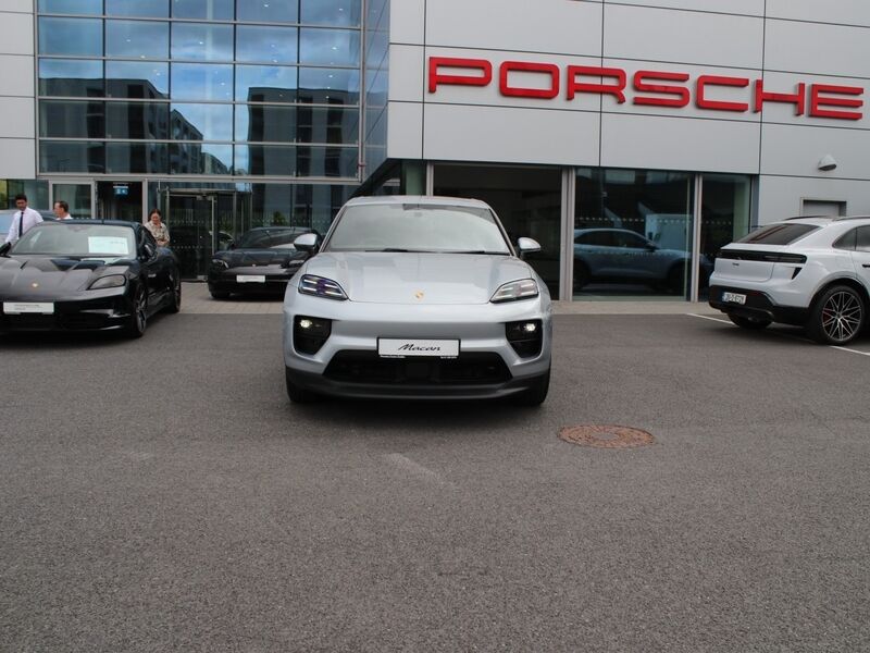 More views of Porsche Macan