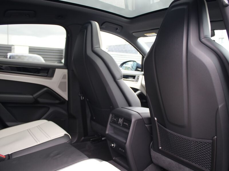 More views of Porsche Cayenne