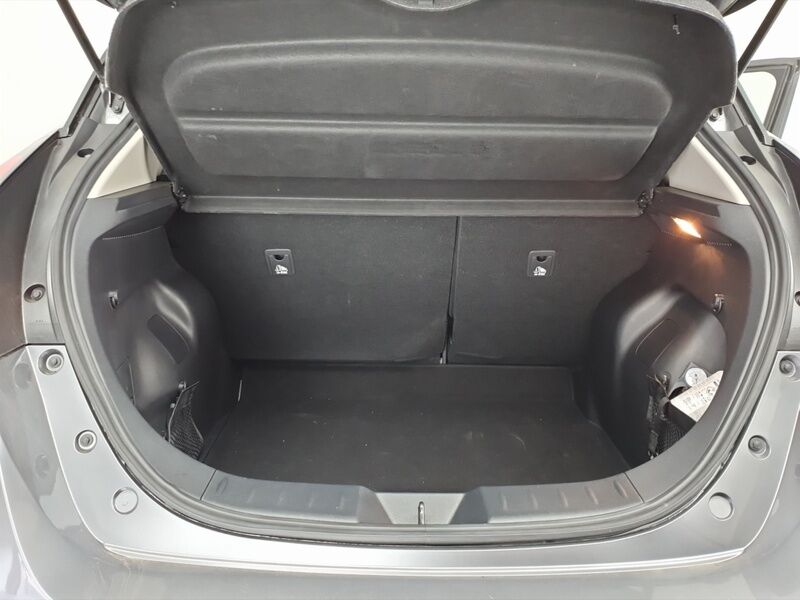 More views of Nissan Leaf