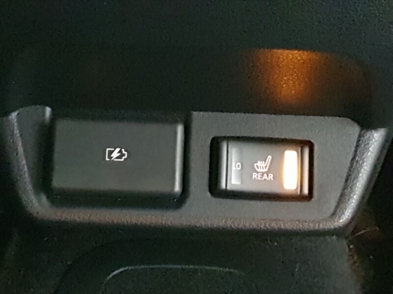 More views of Nissan Leaf