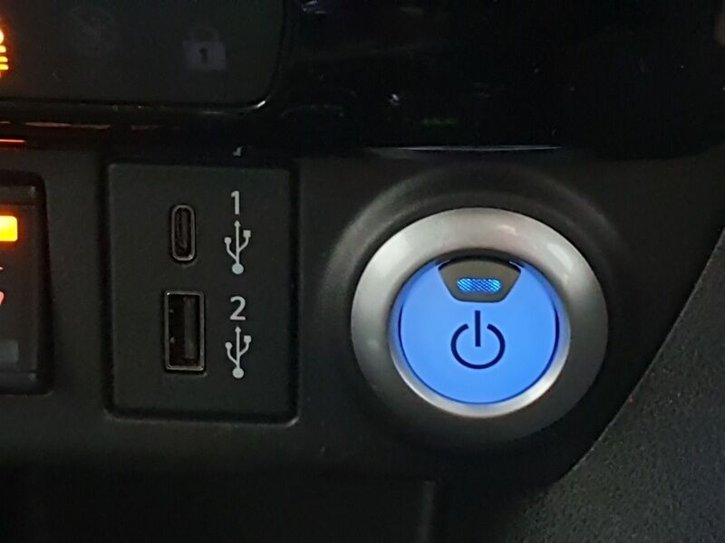 More views of Nissan Leaf