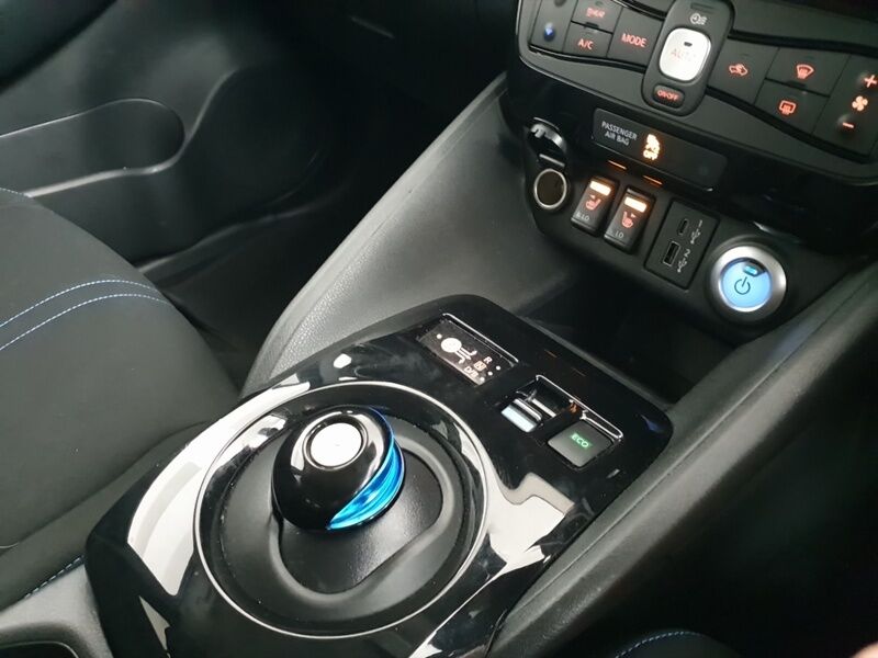 More views of Nissan Leaf