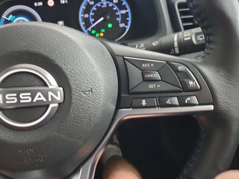 More views of Nissan Leaf
