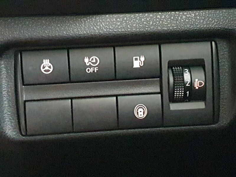 More views of Nissan Leaf