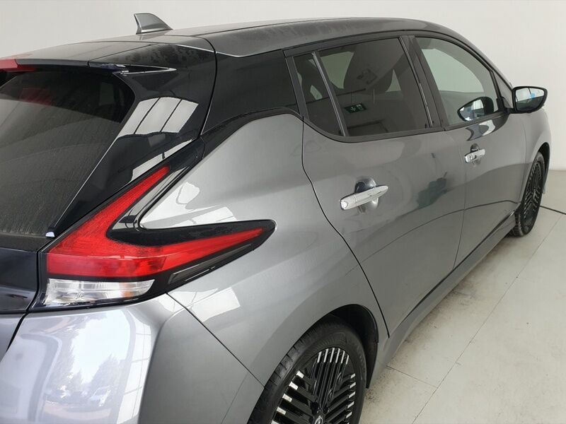 More views of Nissan Leaf