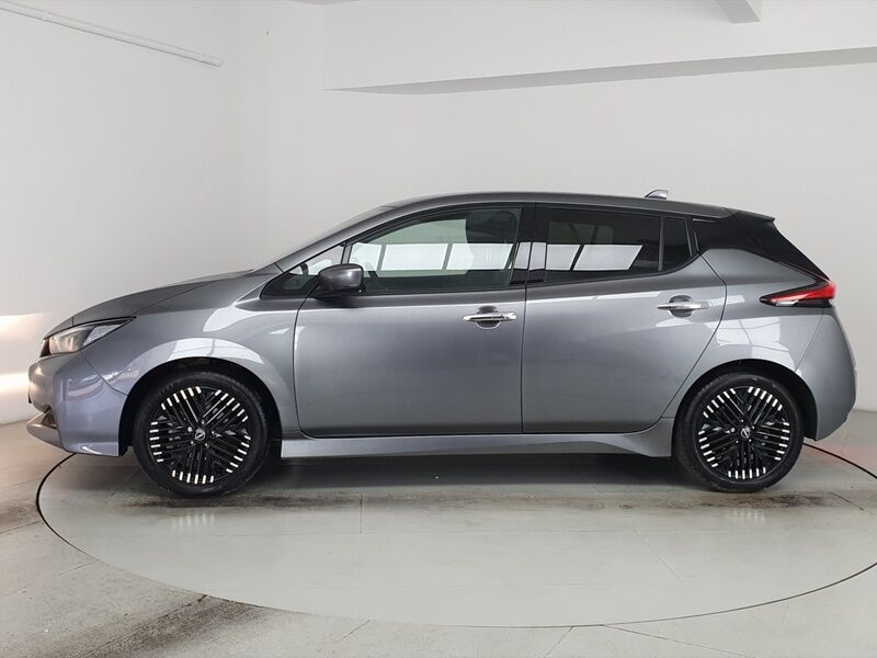 More views of Nissan Leaf