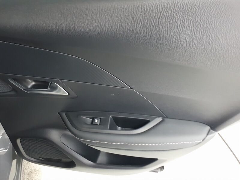 More views of Peugeot 2008