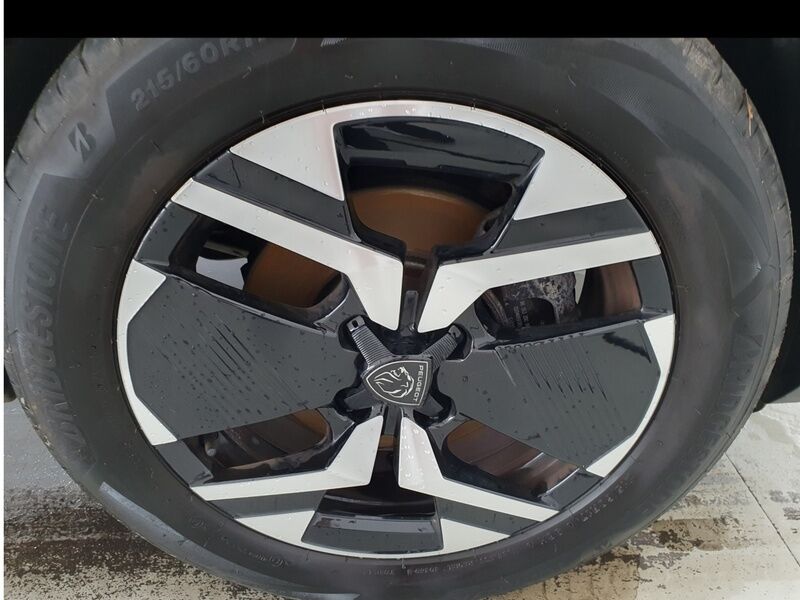 More views of Peugeot 2008