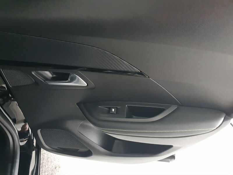 More views of Peugeot 2008