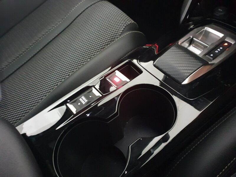 More views of Peugeot 2008