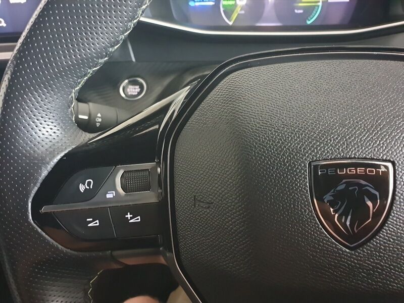 More views of Peugeot 2008