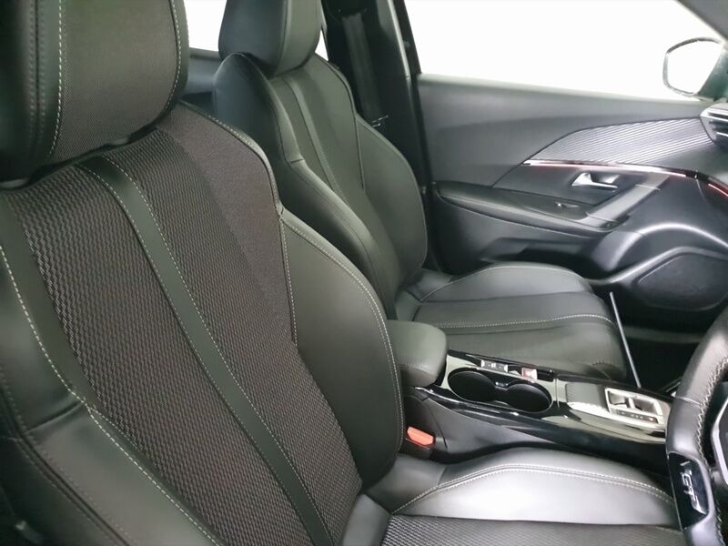 More views of Peugeot 2008