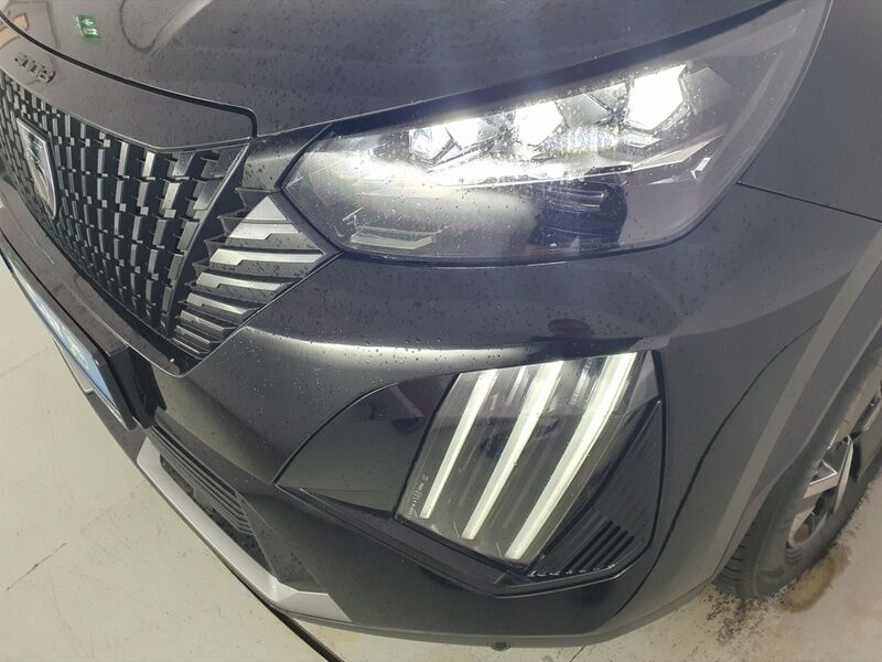More views of Peugeot 2008