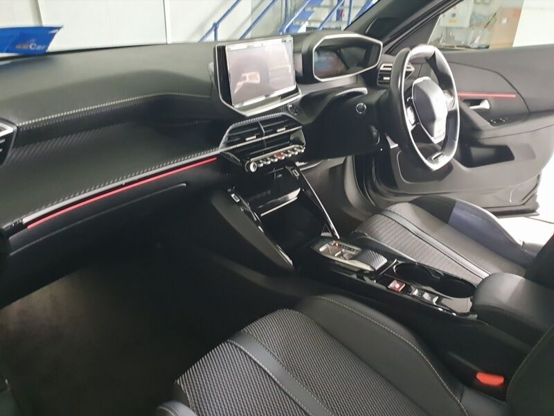 More views of Peugeot 2008