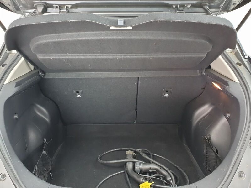 More views of Nissan Leaf