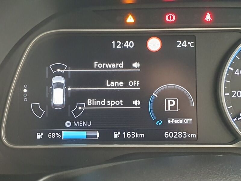 More views of Nissan Leaf